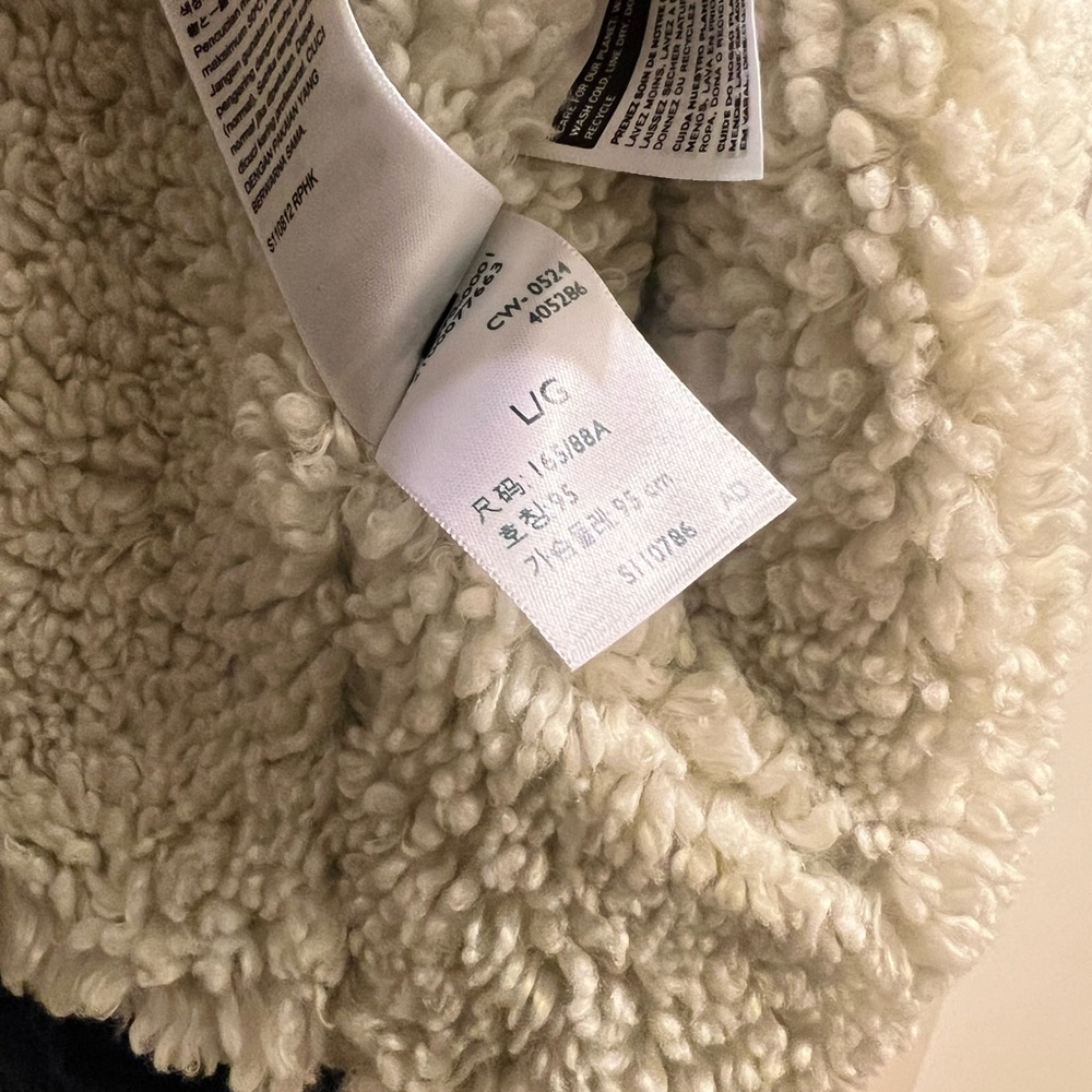 Levi's Cream Sherpa-Lined Jacket with Dark Blue Denim Trim - Picture 5 of 9